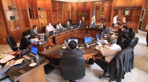 Dudas por firma en resolución que favoreció a Felipe Alejos