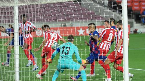 Diego Costa, autogol y penal fallado en doce minutos