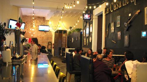 Mesero se queda sin trabajo por regalarle agua a un ni&ntilde;o