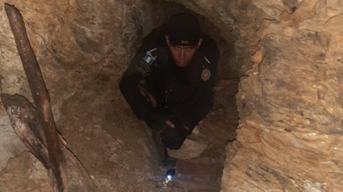 Descubren antiguo drenaje usado por pandilleros como escondite