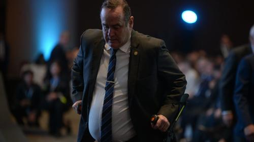 Giammattei dice que Ley de ONG entrará en vigencia el viernes