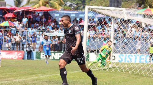 Comunicaciones gana en San Santa Lucía y sigue de líder