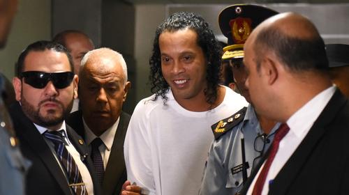 Filtran la primera fotograf&iacute;a de Ronaldinho en la prisi&oacute;n