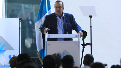 Giammattei propone reformas y modificar elección de magistrados