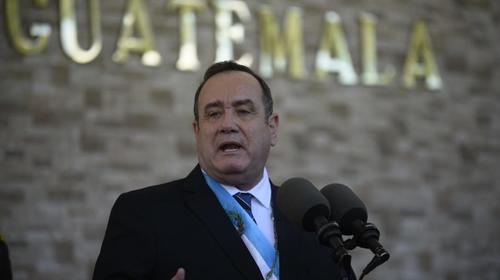 Giammattei llama a la calma y a seguir la vida normal