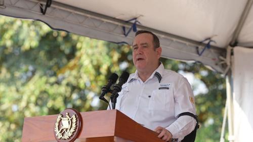 Presidente pide calma a la población y "bañarse todos los días"