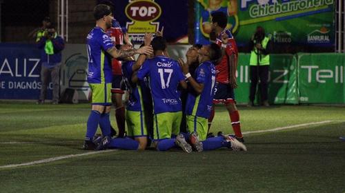 Mixco derrota a Xelajú y sueña con la salvación 