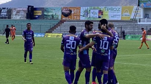 Antigua gana por primera vez en su estadio, pero sin afición