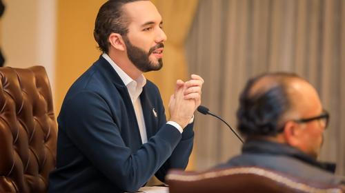 Bukele ordena cerrar gimnasios y prevé fijar precios de productos