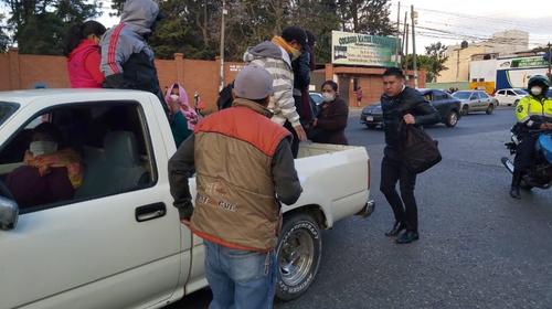 PMT detiene carros que transportan personas y sancionan a pilotos
