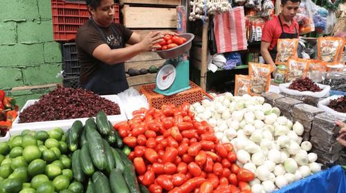 As&iacute; se organizan los vecinos en Totonicap&aacute;n para hacer compras