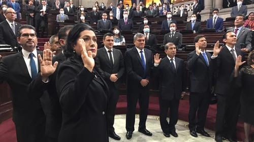 Congreso juramenta a nuevos magistrados del TSE