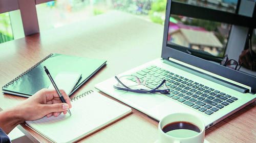 Cursos en l&iacute;nea gratuitos para que te quedes en casa 