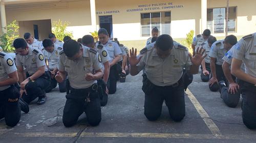 Polic&iacute;as inician labores en oraci&oacute;n ante la crisis por Covid-19