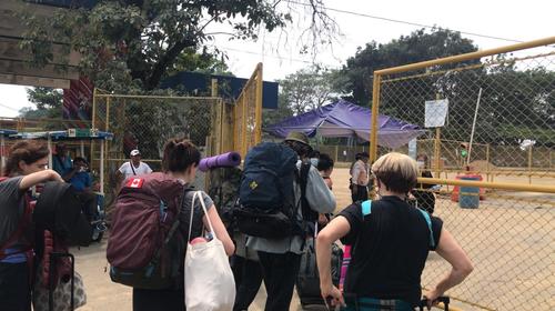 Turistas brit&aacute;nicos reciben ayuda para salir de Guatemala