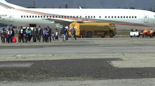 Dos guatemaltecos deportados de EE.UU. con síntomas de Covid-19