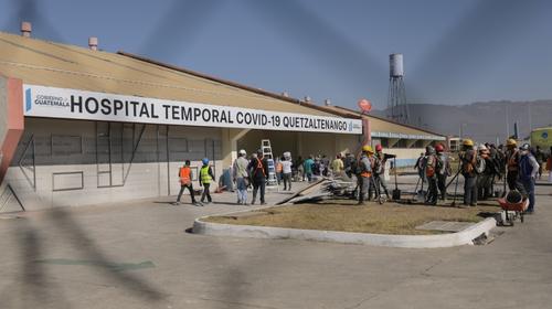 Contratarán a médicos cubanos para el Hospital temporal de Xela