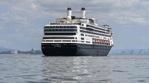 Cuatro pasajeros mueren en crucero anclado frente a Panamá