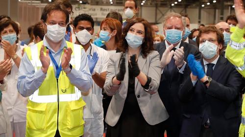 Madrid cierra hospital temporal entre aplausos y emociones