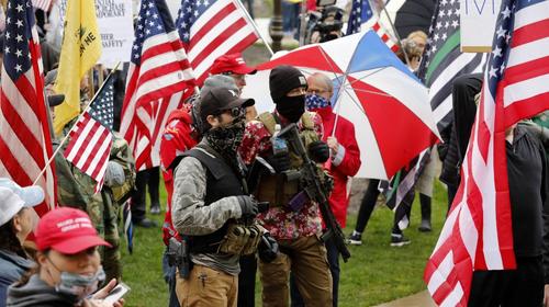 Manifestantes armados en EE.UU. exigen el fin del confinamiento