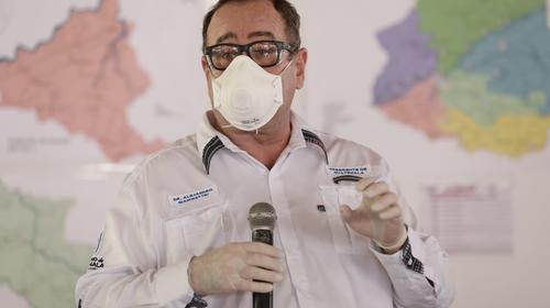 Giammattei denuncia supuesta malversación en Gualán