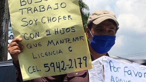 Gilberto, el hombre que pide un trabajo en medio del tr&aacute;nsito