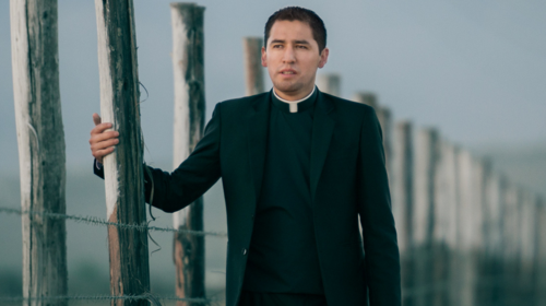 Sacerdote arrasa en Tik Tok exhortando a respetar la cuarentena