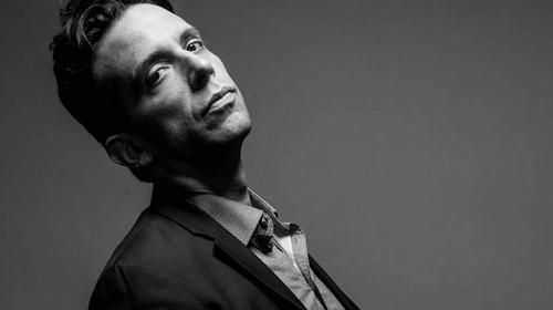 Covid-19: actor despierta del coma tras amputación de pierna