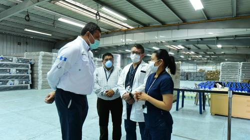 Vicepresidente dice que médicos tienen "lo básico" para funcionar