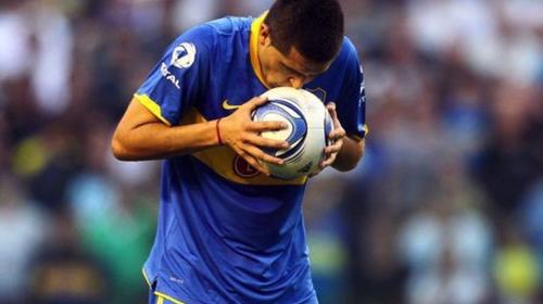 Conmebol proh&iacute;be besar el bal&oacute;n y escupir en partidos por Covid19