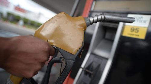 Conductores abarrotan gasolinera en Antigua Guatemala