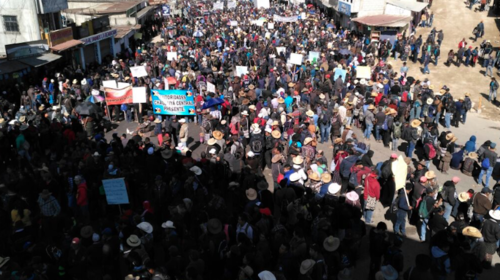 Video: Manifestantes agreden al Gobernador de Sololá