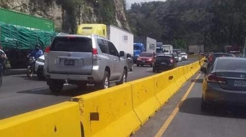 Aplazan toque de queda por caos vehicular en ruta al Pacífico 