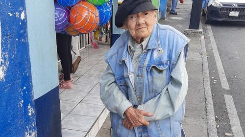 Piden ayuda para la escritora Isabel de los Ángeles Ruano