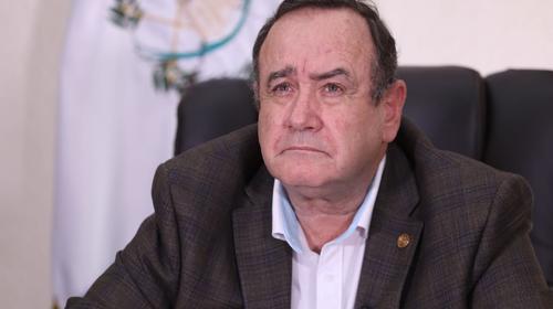 Giammattei confirma 370 nuevos casos este domingo