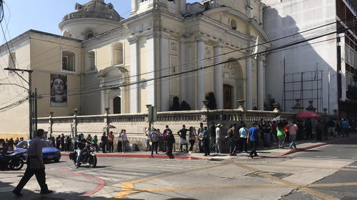 Largas filas para repetir inscripción en el Fondo del Empleo