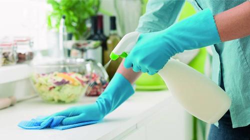 La desinfección en el hogar varía según la superficie