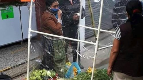 Comerciante crea su propio marco de protección contra el Covid-19