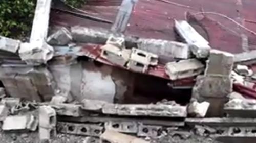 Paredón y carretera cae sobre viviendas en Zacapa tras tormenta