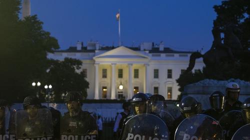 Aseguran en EE.UU., que Trump fue enviado a búnker por protestas