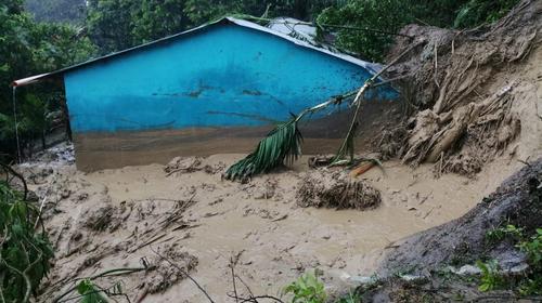 Deslave sepulta 15 viviendas en aldea Quejá de Alta Verapaz 