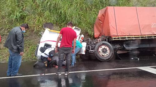 Accidente entre dos trailers afecta autopista Palín-Escuintla