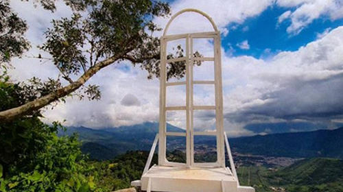 Una ventana cerca del cielo en la Antigua Guatemala