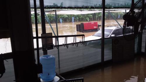Contaminación: Eta causa derrame de químicos en Bahía de Amatique