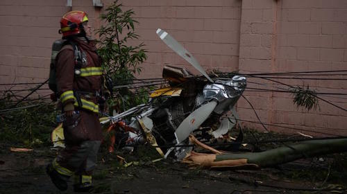 Este es el momento en que la avioneta explota en zona 9 (video)