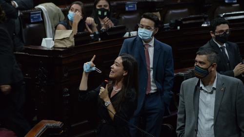 Diputada Evelyn Morataya se enfrenta verbalmente en el Pleno