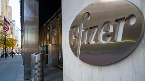 CEO de Pfizer vendió acciones millonarias tras anuncio de vacuna
