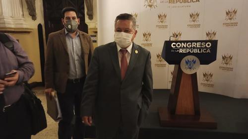 Ministro esperó 15 horas, hasta las 4:00 am, por la interpelación