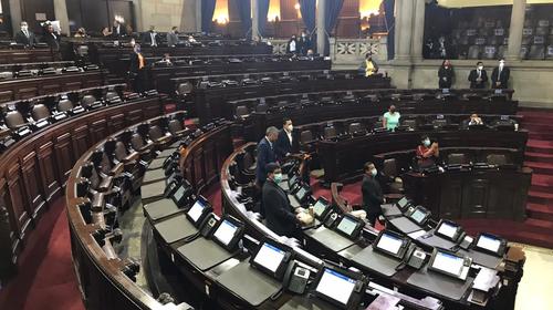 Diputados solo llegan cuatro minutos a la sesión del Congreso