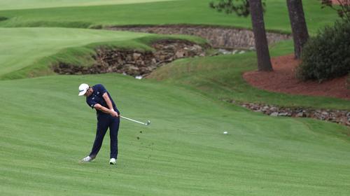 Impresionante "hoyo en uno" sobre el agua en Abierto de Augusta